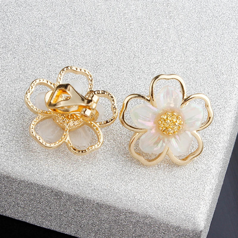 2021 Summer Fairy Non-pierced Ear Clip Double-layer Hollow Shell Flower Clip on Earrings for Women Temperament Elegant Earrings