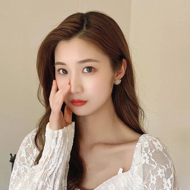 2021 Summer Fairy Non-pierced Ear Clip Double-layer Hollow Shell Flower Clip on Earrings for Women Temperament Elegant Earrings