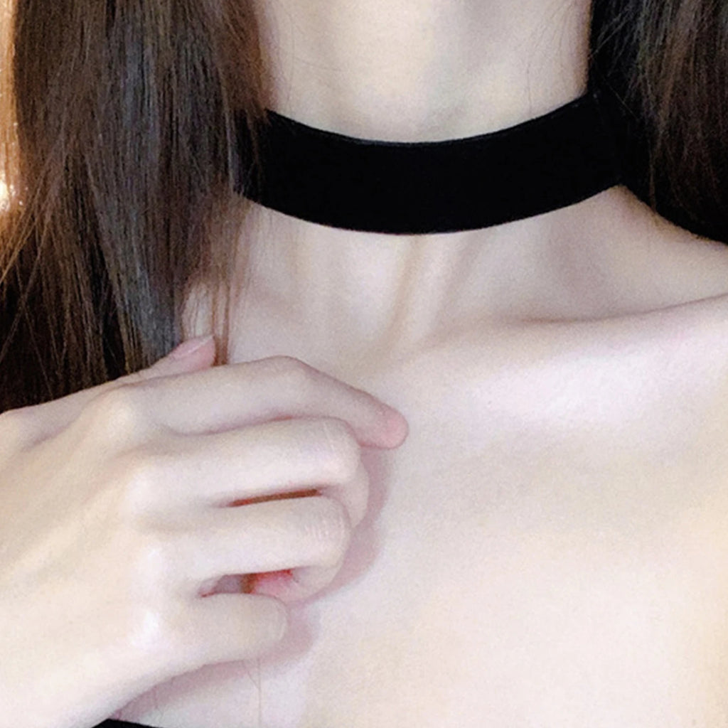 Gothic Black Velvet Choker Necklace – Women’s Tattoo Style Short Neck Collar Jewelry