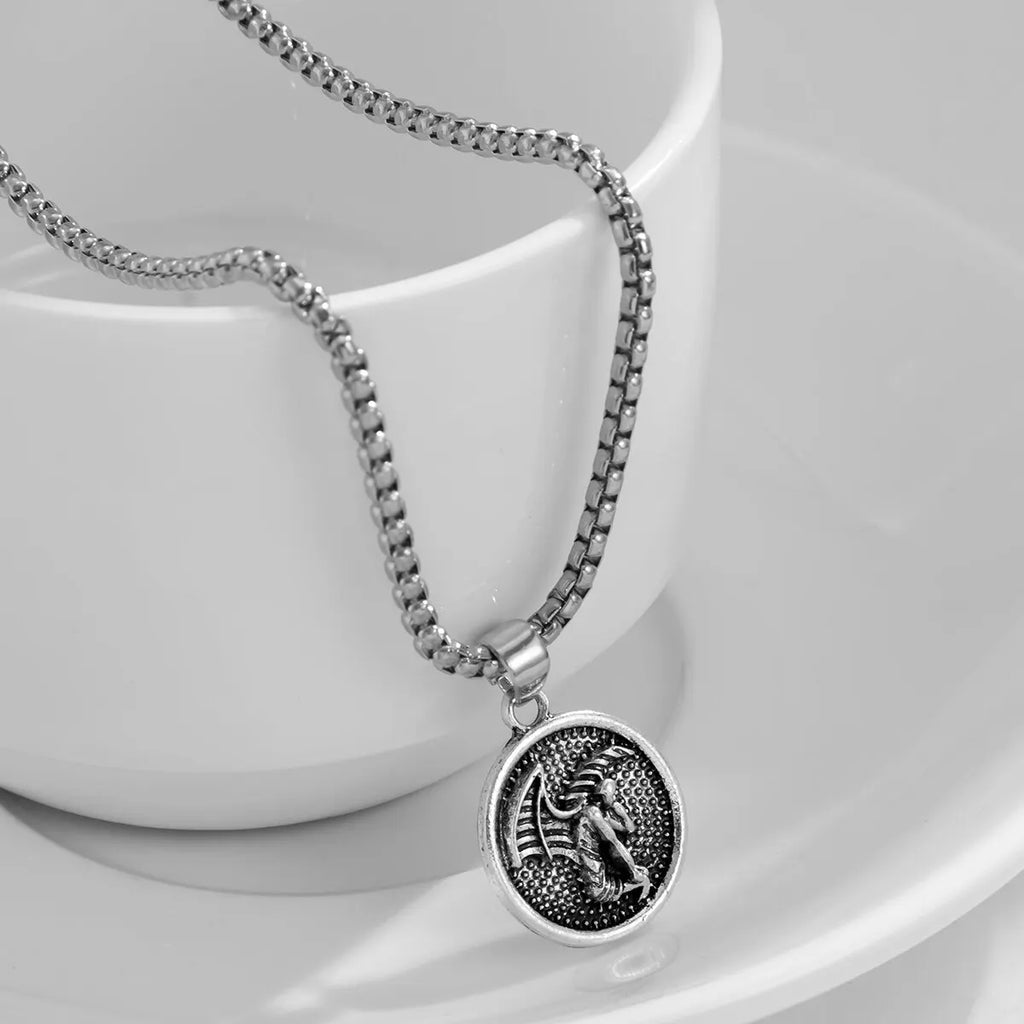 Vintage Simple Alien Human Coin Pendant Choker Necklace for Men Trendy Punk Long Chain on the Neck Jewelry Accessories Male Gift