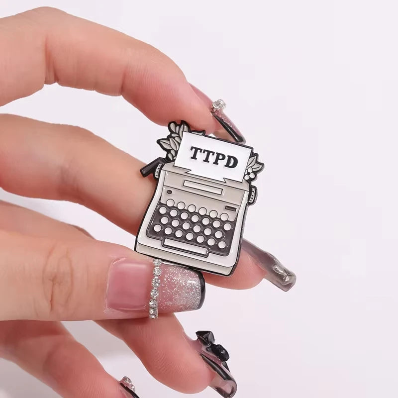 21 Types Wholesale Song Lyrics Enamel Pins Female Pop Singer Brooches Romantic Poetry Lapel Backpack Badge Jewelry Gift for Fans